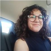 Actualmente curso el segundo año del grado en Lengua y Literatura Españolas, con una media excelente y gran pasión hacia los estudios. Disfruto dando clase y reforzando los conocimientos de los jóvenes de forma paciente y comprensiva.