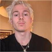 Vous cherchez un prof particulier dynamique et qui sera répondre à vos besoin spécifiques ? On commence quand ? 