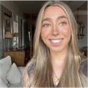 Maestra de infantil y primaria especializada en Audición y Lenguaje, con experiencia y vocación para apoyar a cada alumno.