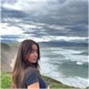 Profesora de primaria imparte clase a cualquier edad y nivel