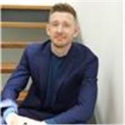 Soy un hablante nativo de inglés del Reino Unido con experiencia en el sector del entretenimiento y los viajes. Me encanta conocer