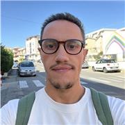 Insegnante con esperienza pluriennale in Italia e all’estero impartisce lezioni private di materie letterarie e lingue straniere