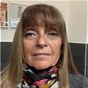 Professoressa scuola superiore prepara per scritto maturità