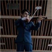 Músico con enfasis en violín y teoría musical