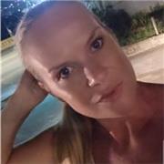 Professora com experiência presencial ha mais de 10 anos. Experiência no exterior. Trabalho as quatro habilidades da língua