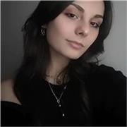 Sono una giovane ragazza da poco diplomata. Sono molto interessata a insegnare tutte le materie in ambito umanistico come italiano, storia, filosofia e scienze umane