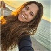 Me considero una persona responsable y organizada, muy empática,cercana y educada. 