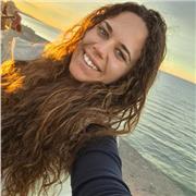 Me considero una persona responsable y organizada, muy empática,cercana y educada.