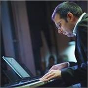 Insegnante di pianoforte diplomato in conservatorio impartisce lezioni ad allievi di tutte le età