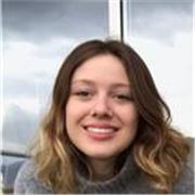 Étudiante en droit qui adore la littérature et les langues