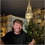 Soy un profesor que se adapta al nivel del alumnado e intenta que las clases les resulten dinámicas.