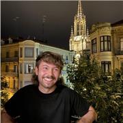 Soy un profesor que se adapta al nivel del alumnado e intenta que las clases les resulten dinámicas.