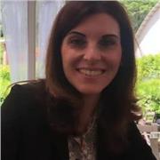 Insegnante di inglese, laureata in mediazione linguistica in inglese e spagnolo con votazione di 110 con lode
