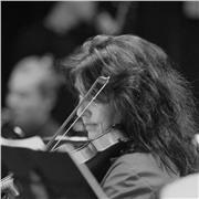 Issue d'une formation musicale initiale dispensée en École de Musique et diplômée du CFPM - Musicien enseignant 1er niveau, je dispense des cours de violon et de solfège à domicile