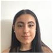 Estudiante de magisterio de primaria imparte clases a estudiantes de primaria, ESO y bachillerato