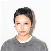 Professeure d'art expérimentée, diplômée de l'école nationale supérieure des beaux arts de la Villa Arson