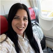 Soy profesora de español y actualmente doy clases a extranjeros desde 6 años en adelante