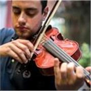 Si impartiscono lezioni di violino principale, violino barocco, armonia, solfeggio. Preparazione test di ingresso in Conservatorio