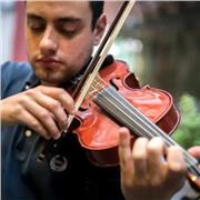 Si impartiscono lezioni di violino principale, violino barocco, armonia, solfeggio. Preparazione test di ingresso in Conservatorio