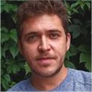 Investigador graduado en Filosofía (Universidad de Barcelona) y Máster en Humanidades (Universidad de Uppsala)