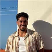 Joven sin experiencia, con nivel y ganas de empezar. Tengo el titulo C2 de inglés y podré dar clase ambos online y presencial