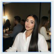 Laureata in Scienze della Comunicazione e diplomata in Lingue con certificazione First, offre lezioni private di inglese