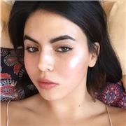 Profesora de inglés dicta clases a niños de 3 a 10 años