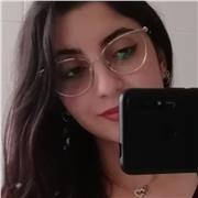 Diplomata di maturità liceale, studentessa di giurisprudenza