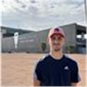 Soy entrenador personal y Club Manager en un centro deportivo. Ayudo a personas de cualquier nivel a mejorar su condición física.
