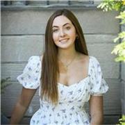 Experienced Online English Tutor Helping Students Build Confidence and Improve