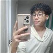 Profesor joven para todo rango de personas disponibles