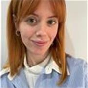 Persona con experiencia en cuidado de niños y enseñanza a de inglés en edades infantiles hasta 9 años