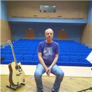 Docente a Varesecorsi di chitarra moderna e Blues dal 2016 impartisce lezioni private presso proprio domicilio