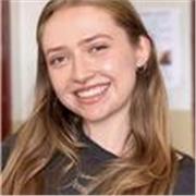 Profesora de inglés que da clases a todas edades