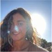 Estudié la carrera de enfermeria y me fui a vivir a Inglaterra. Vivi en EEUU y trabajé de niñera. Ahora vivo en Palma y doy repaso
