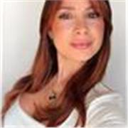 Esperta con anni di esperienza in estetica offre consulenze personalizzate di skincare e bellezza online