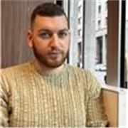 Laureato in mediazione linguistica e traduttore impartisce lezioni di inglese