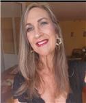Profesora de Primaria, alegre, sociable, educada, empática, con muchos años ya en la docencia y con mucha conexión con mi alumnado