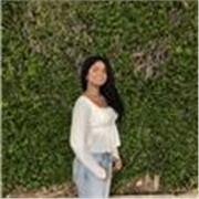 Estudiante de 1ero de bachillerato graduada con honores, con un alto de nivel de inglés que puede ayudar con ciencias, idiomas.