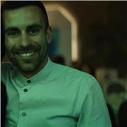 Laureato in lingue offre lezioni di lingua portoghese e lingua italiana