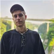 Laureato magistrale in Lingue, residente in Francia, offre ripetizioni di francese per studenti di scuole medie/superiori online