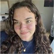 Alumna de 16 años que ofrece ayuda y apoyo para exámenes, deberes o estudios para niños y niñas de nivel de primaria