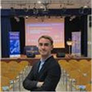 Joven universitario con experiencia en clases particulares de 2o de Bachillerato (matemáticas, economía, lengua, inglés)