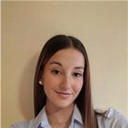 Profesora de apoyo escolar para niños de primaria, especializada en inglés, matemáticas, lengua y ciencias sociales