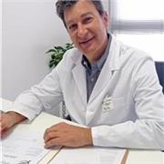Médico especialista en Medicina Familiar y Comunitaria, que ha cursado Master en Dietetica y Nutrición y otro en Medicina Estética