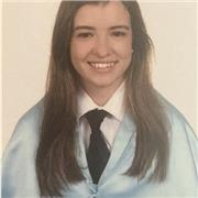 Profesora imparte clases para alumnos de Educación Infantil y Primaria