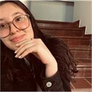 Joven colombiana que enseña español, apto para todas las edades. Animate a aprender español de manera dinámica!