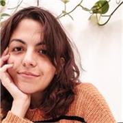 I’m a bilingual English–Spanish tutor passionate about using English as a way to explore the world and connect with others