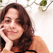 I’m a bilingual English–Spanish tutor passionate about using English as a way to explore the world and connect with others