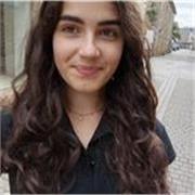 Lycéenne proposant soutien scolaire tout niveau